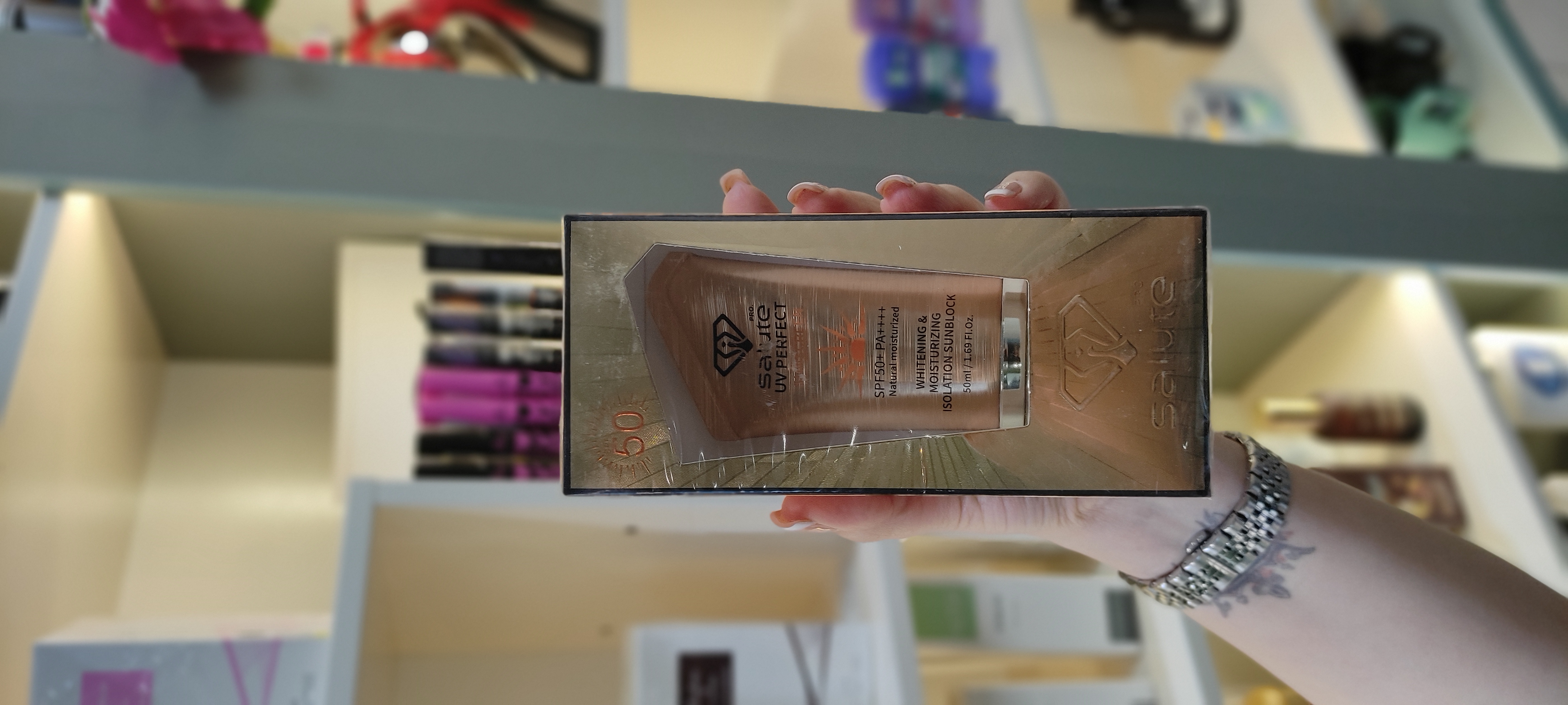 کرم ضد آفتاب بی‌رنگ صورت سالوته پرو SPF 50 مدل UV Perfect ‌محافظ ++++PA مناسب برای انواع پوست‌ حجم 50 میلی‌لیتر‎